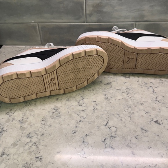 Puma Karmen Rebelle Womens White, Black Taupe Suede Platform Sneakers size 8 EUC - Picture 6 of 7